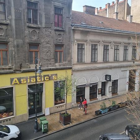 Connection Guesthouse Будапеща Екстериор снимка