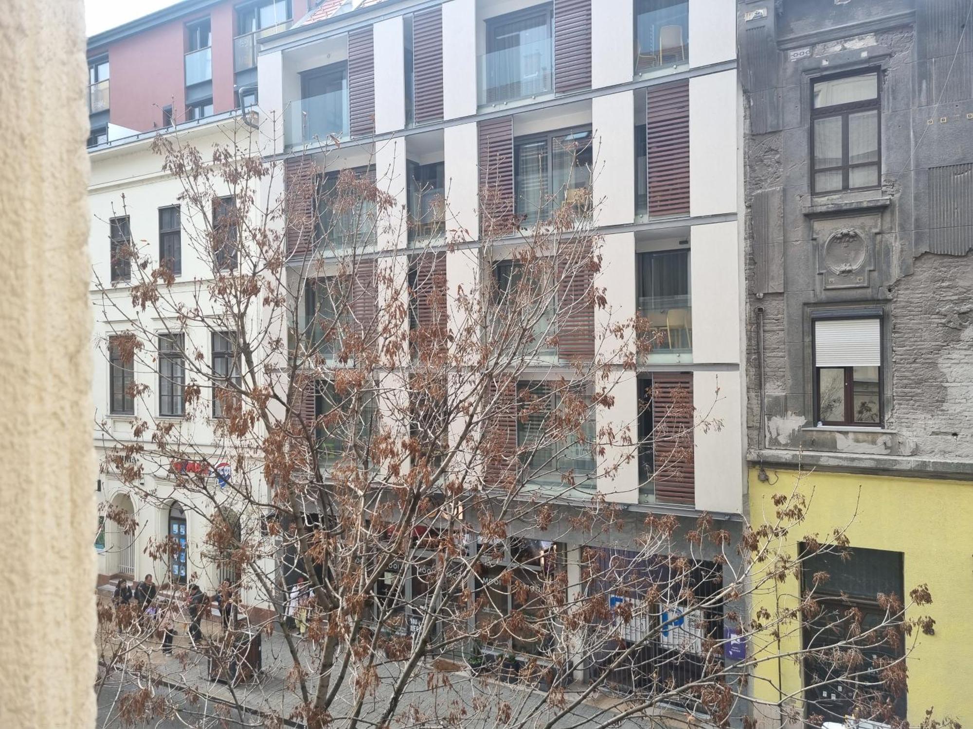Connection Guesthouse Будапеща Екстериор снимка