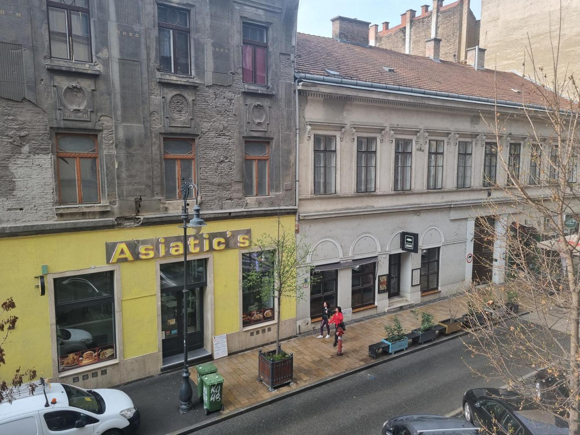 Connection Guesthouse Будапеща Екстериор снимка