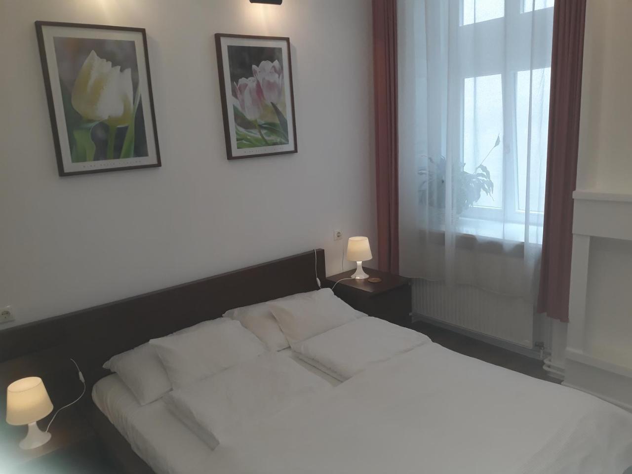 Connection Guesthouse Будапеща Екстериор снимка