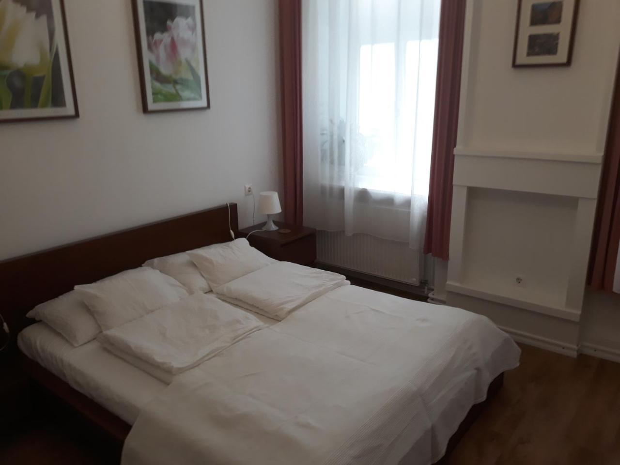 Connection Guesthouse Будапеща Екстериор снимка