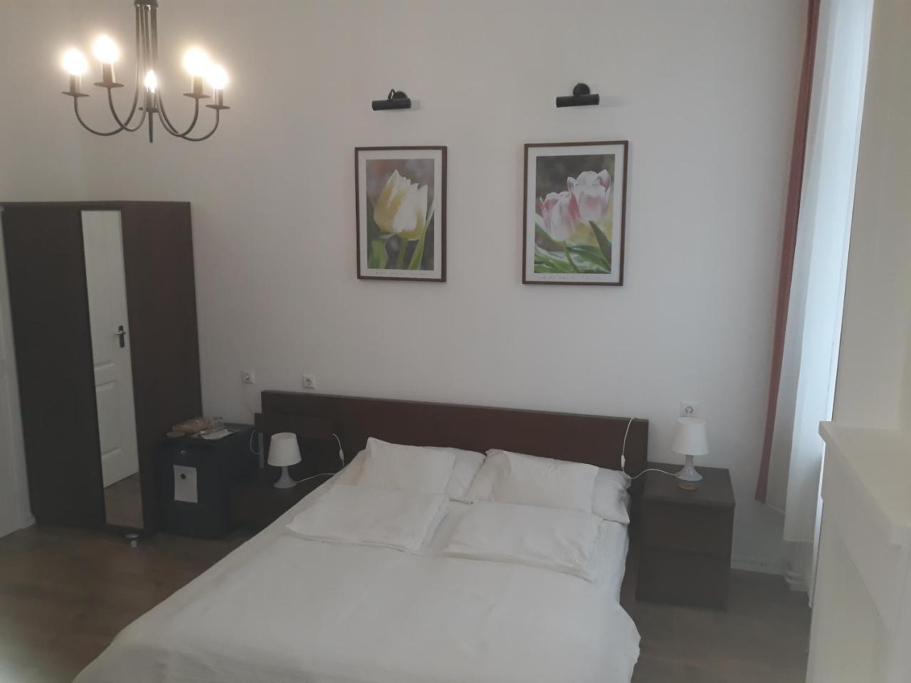 Connection Guesthouse Будапеща Екстериор снимка