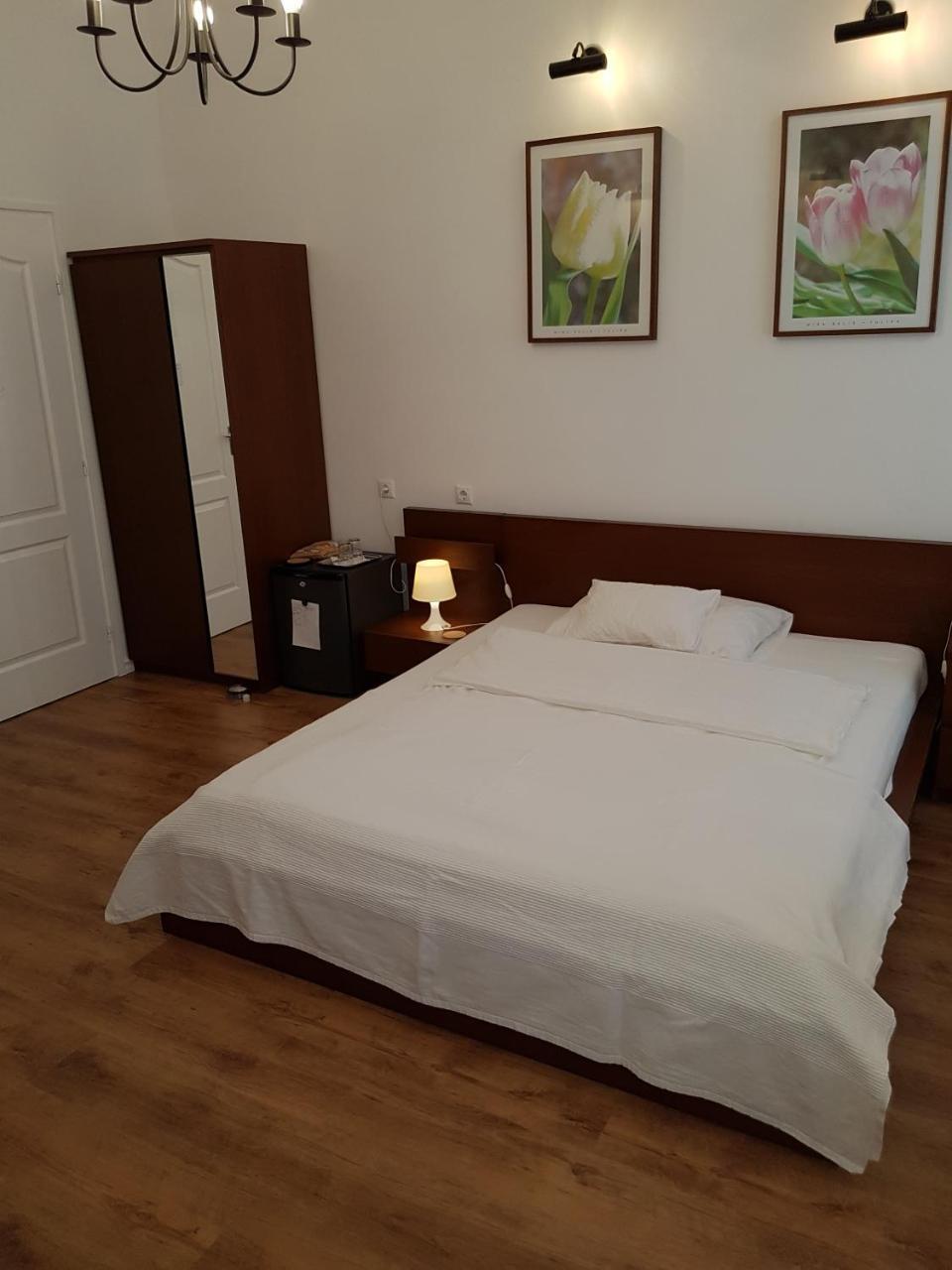 Connection Guesthouse Будапеща Екстериор снимка