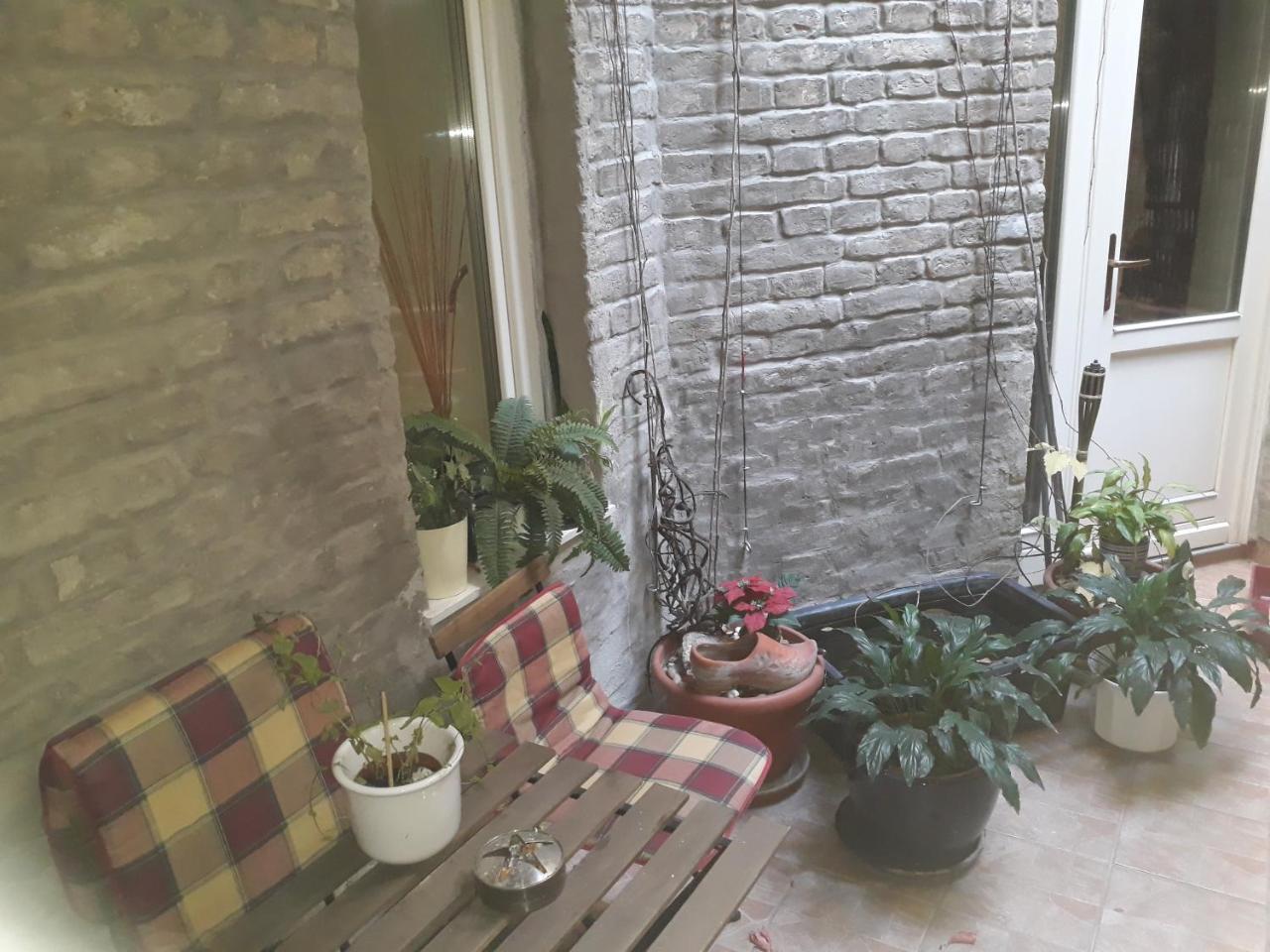 Connection Guesthouse Будапеща Екстериор снимка