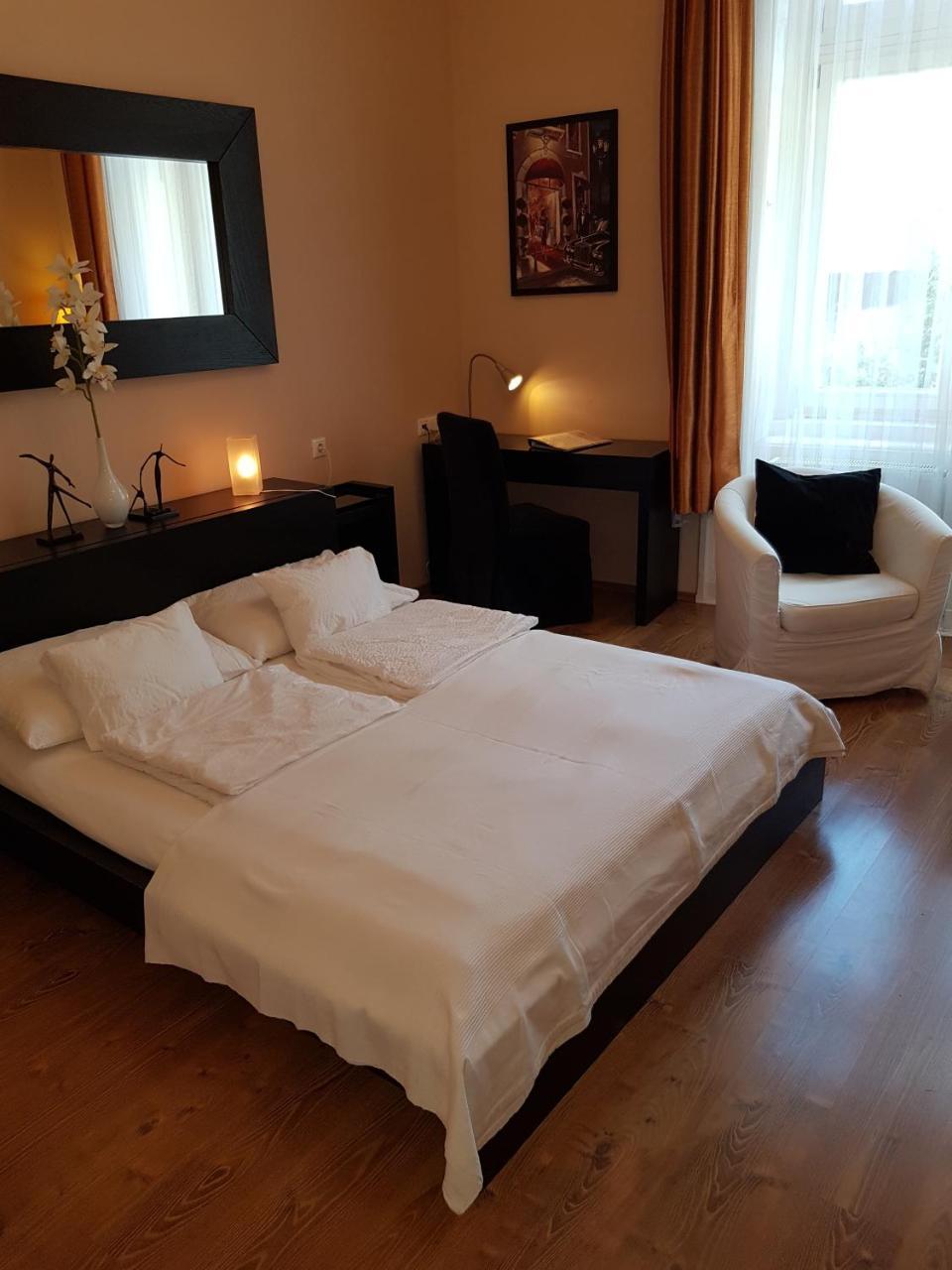 Connection Guesthouse Будапеща Екстериор снимка