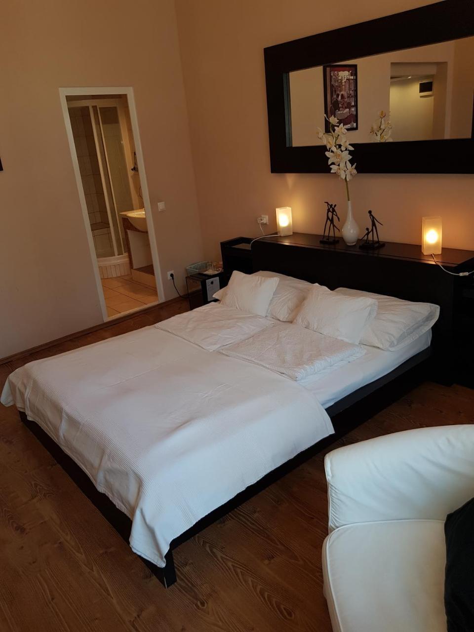 Connection Guesthouse Будапеща Екстериор снимка