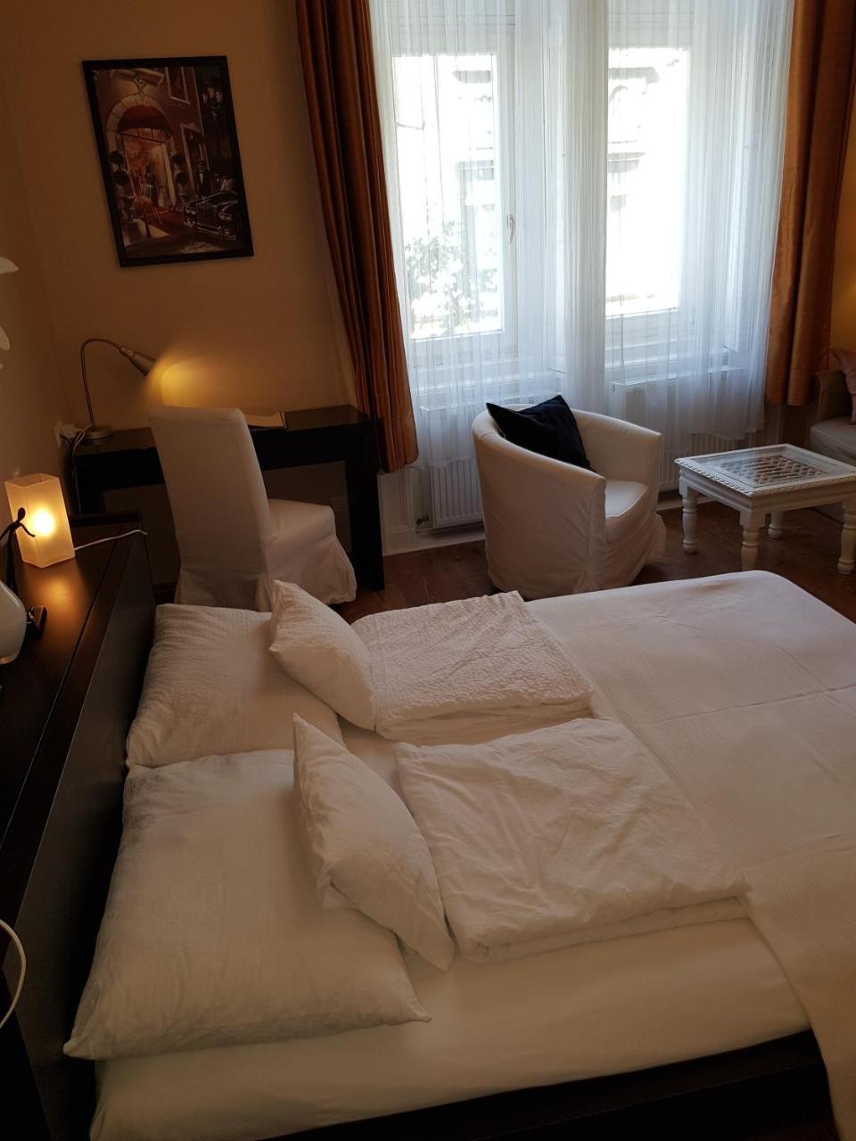 Connection Guesthouse Будапеща Екстериор снимка
