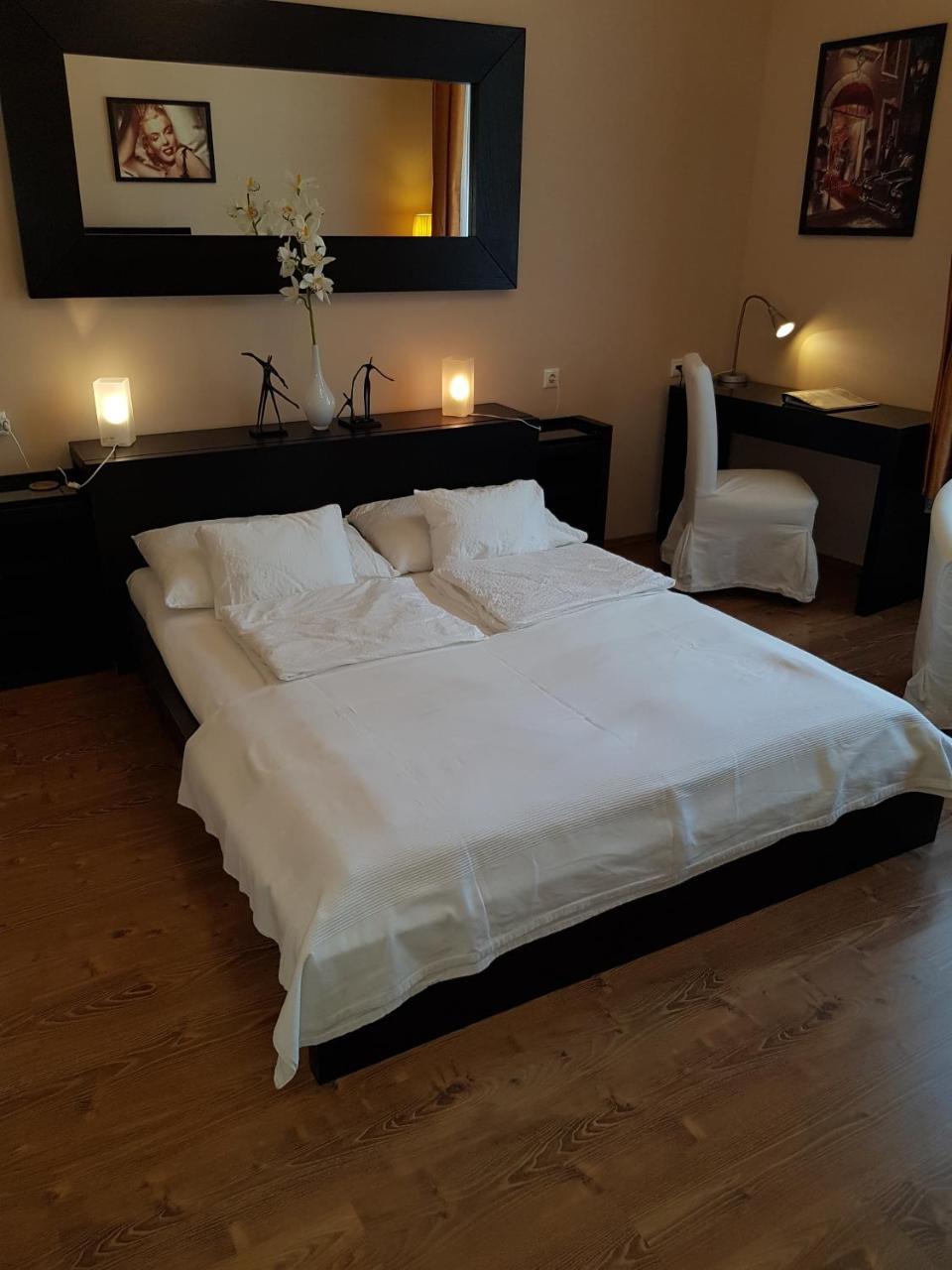 Connection Guesthouse Будапеща Екстериор снимка