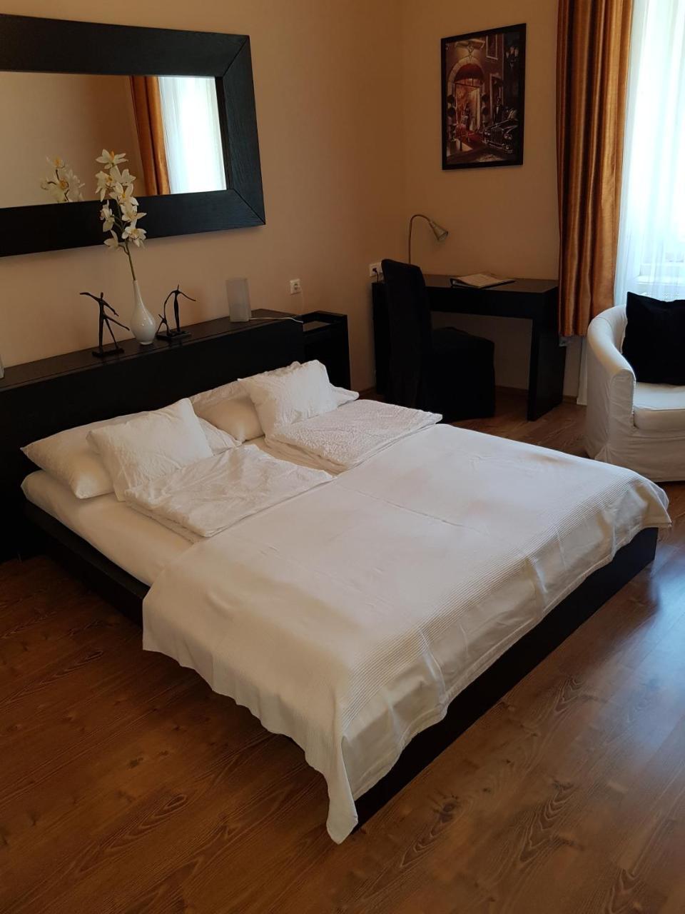 Connection Guesthouse Будапеща Екстериор снимка