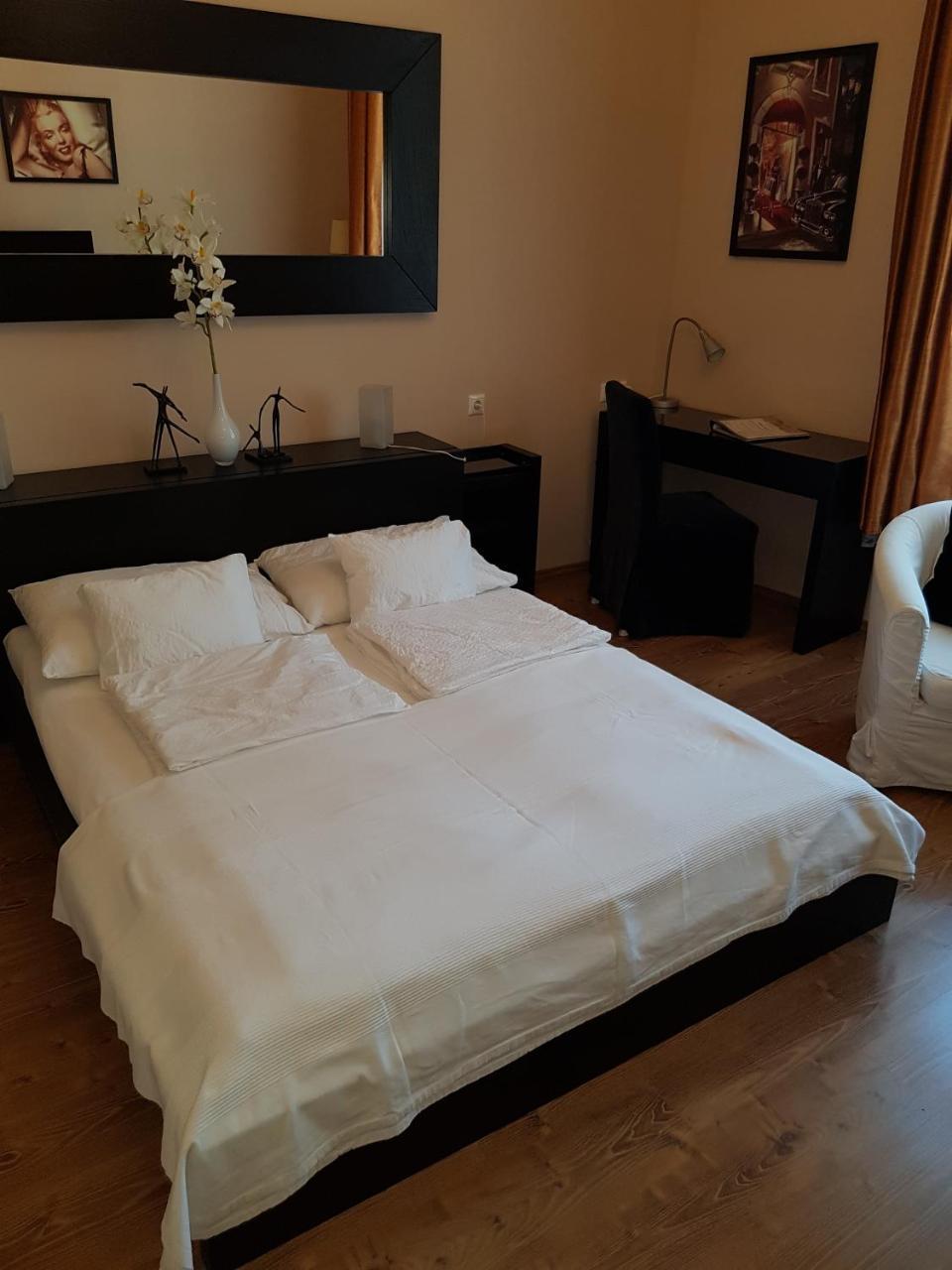 Connection Guesthouse Будапеща Екстериор снимка