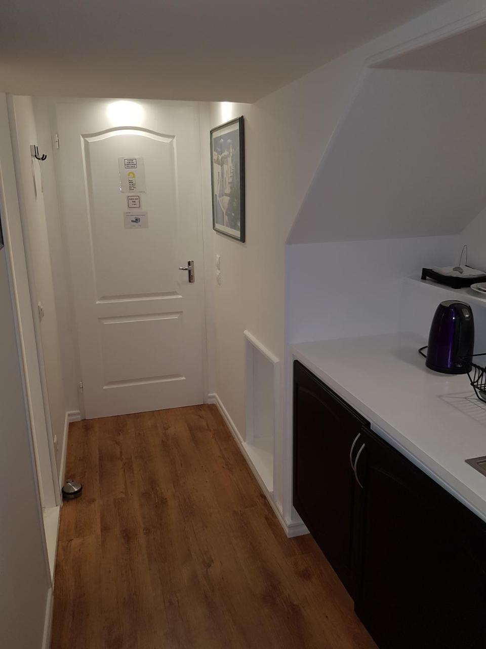 Connection Guesthouse Будапеща Екстериор снимка